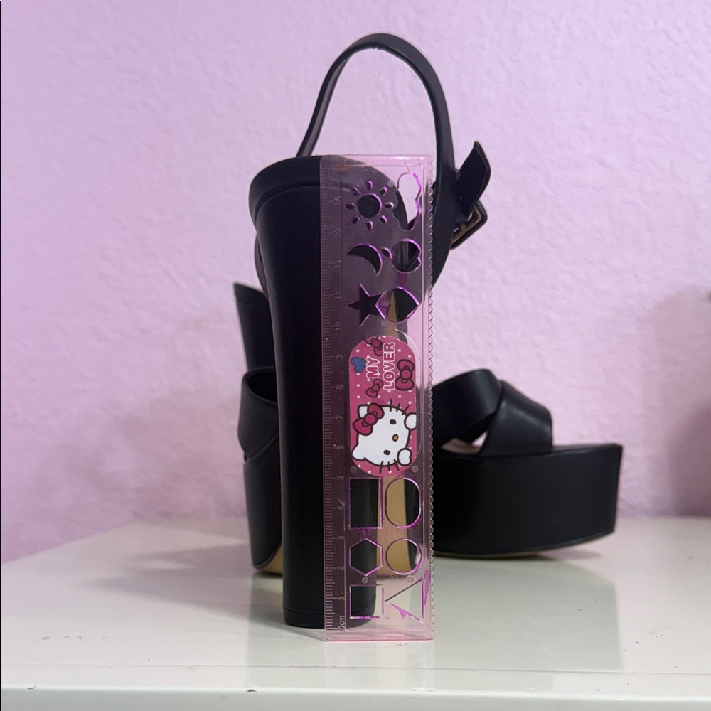 Elegant Black Platform Sandals - Picture 3 of 7